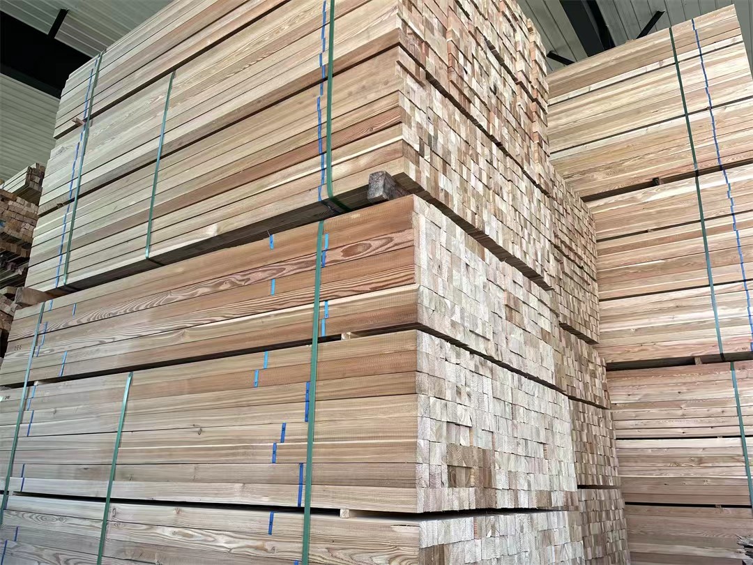 Soluciones de aplicaci&oacute;n de flejes de PET en la industria de la madera